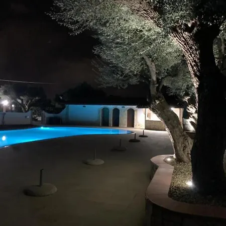 빌라 Parisi Con Piscina