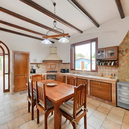 Parisi Con Piscina 빌라 *