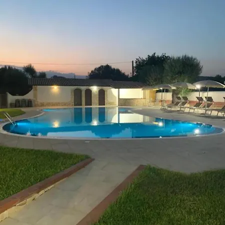 Parisi Con Piscina *