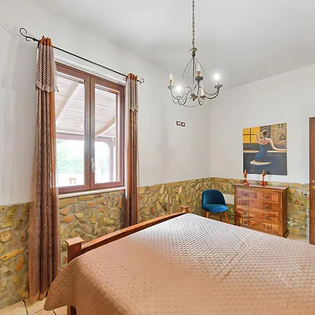 Parisi Con Piscina 빌라 *