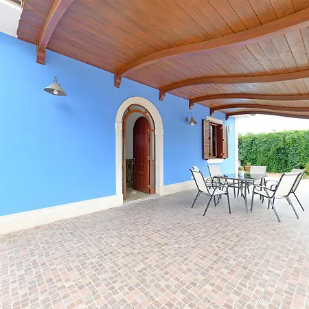 Parisi Con Piscina 빌라 *