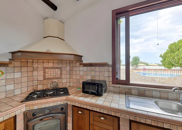 Parisi Con Piscina Villa