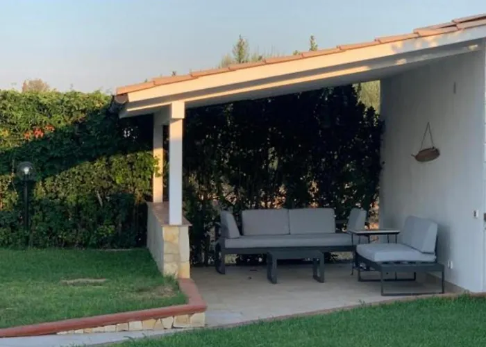 Parisi Con Piscina Villa