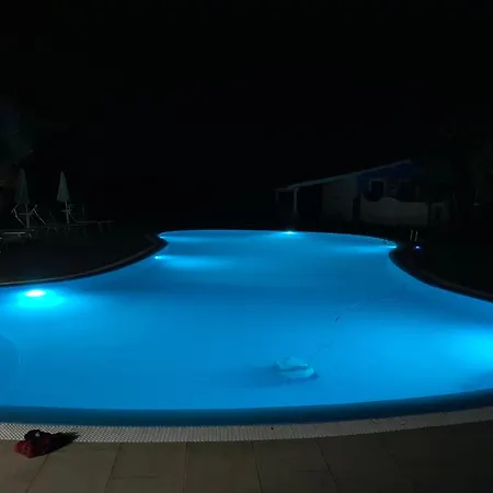 Villa Parisi Con Piscina