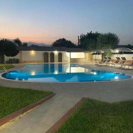 Parisi Con Piscina *