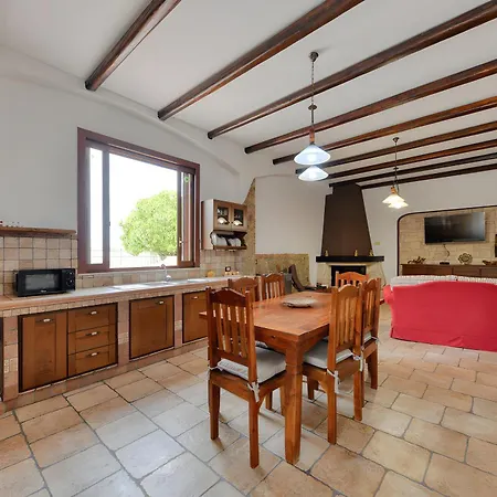 Parisi Con Piscina Syracuse