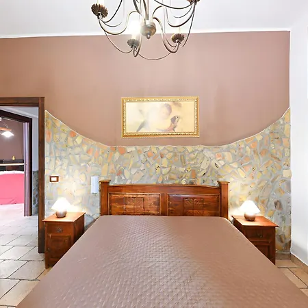 Parisi Con Piscina Villa *